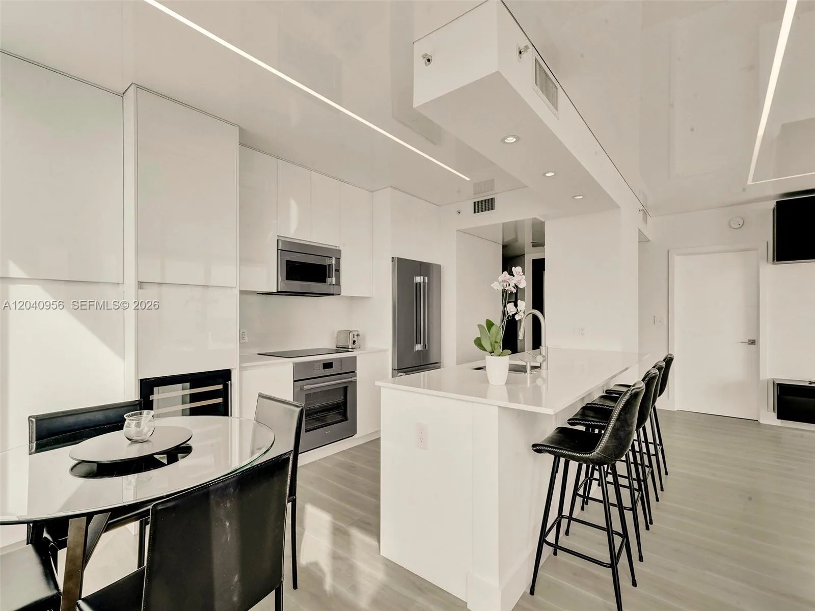 6365 Collins Ave # 2407, Miami Beach, FL 33141 photo 2