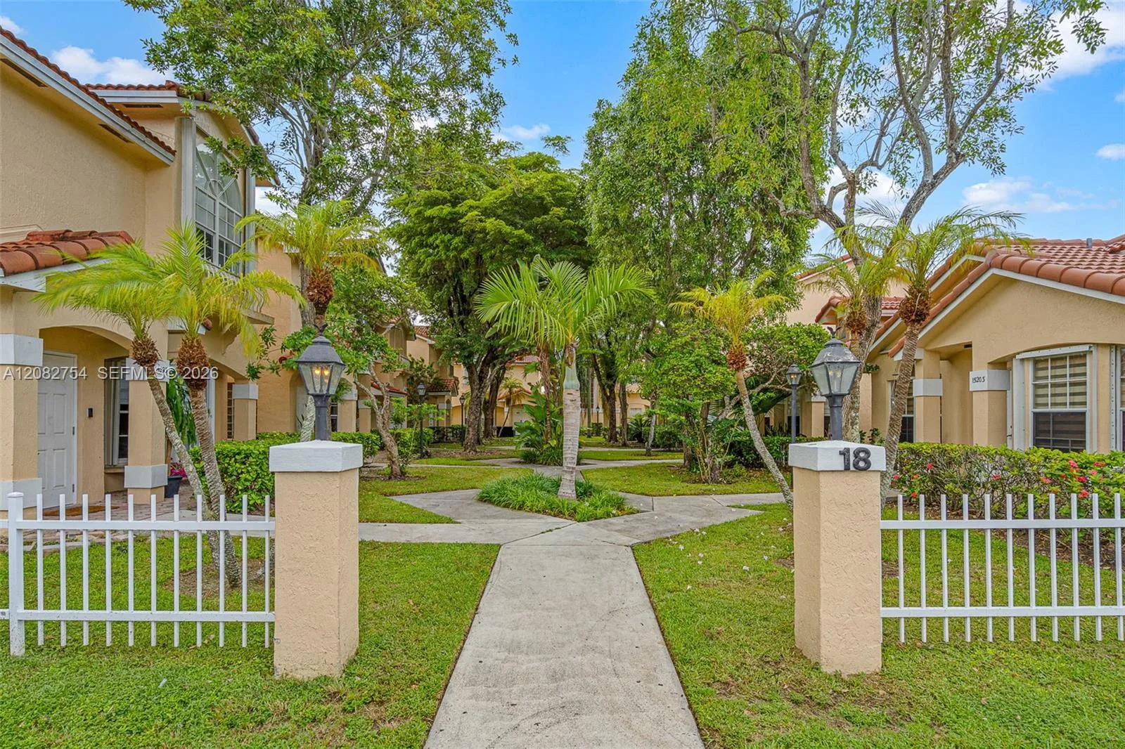 15261 SW 111th St, Miami, FL 33196