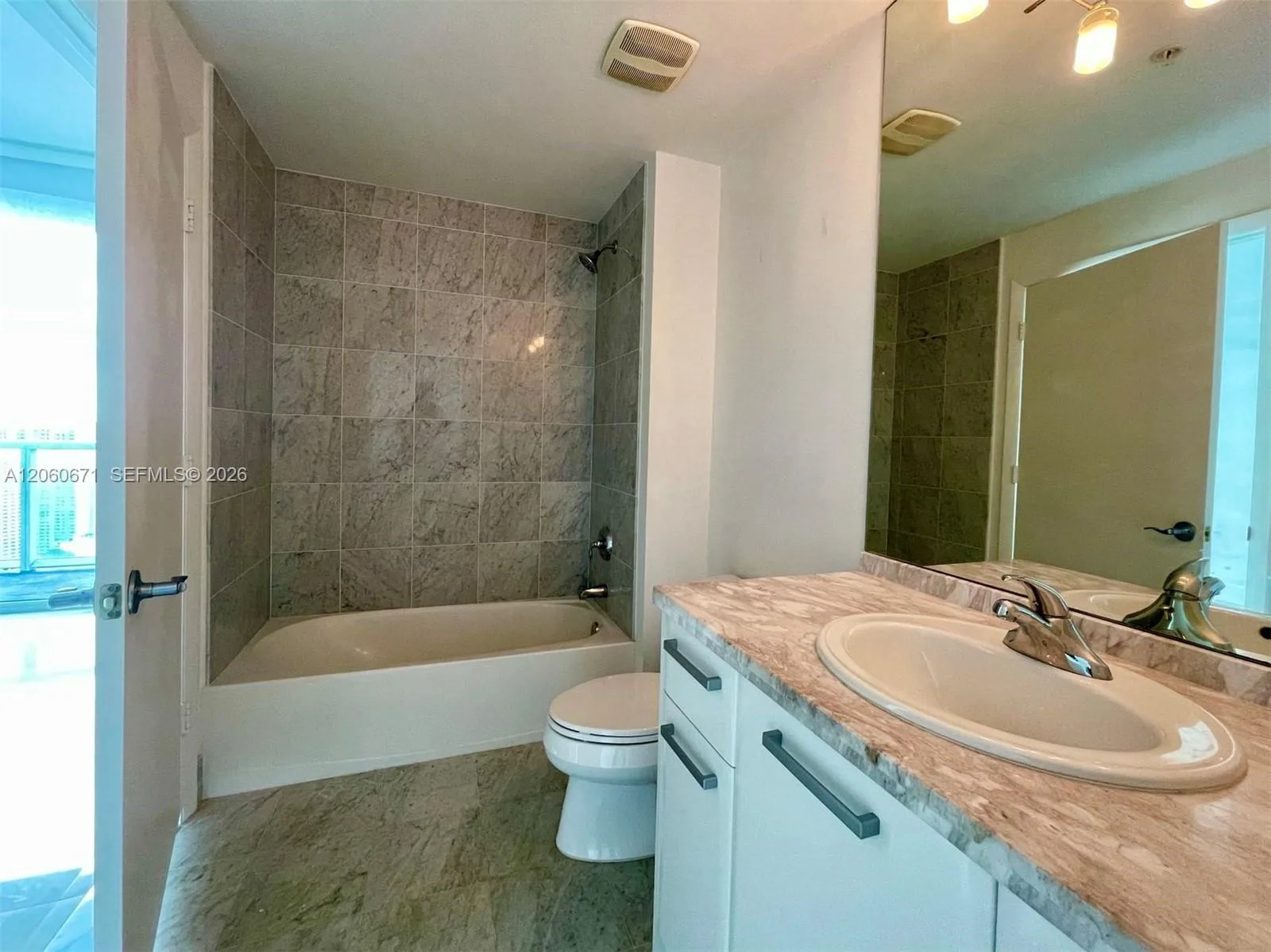 244 Biscayne Blvd # 4307, Miami, FL 33132 photo 4