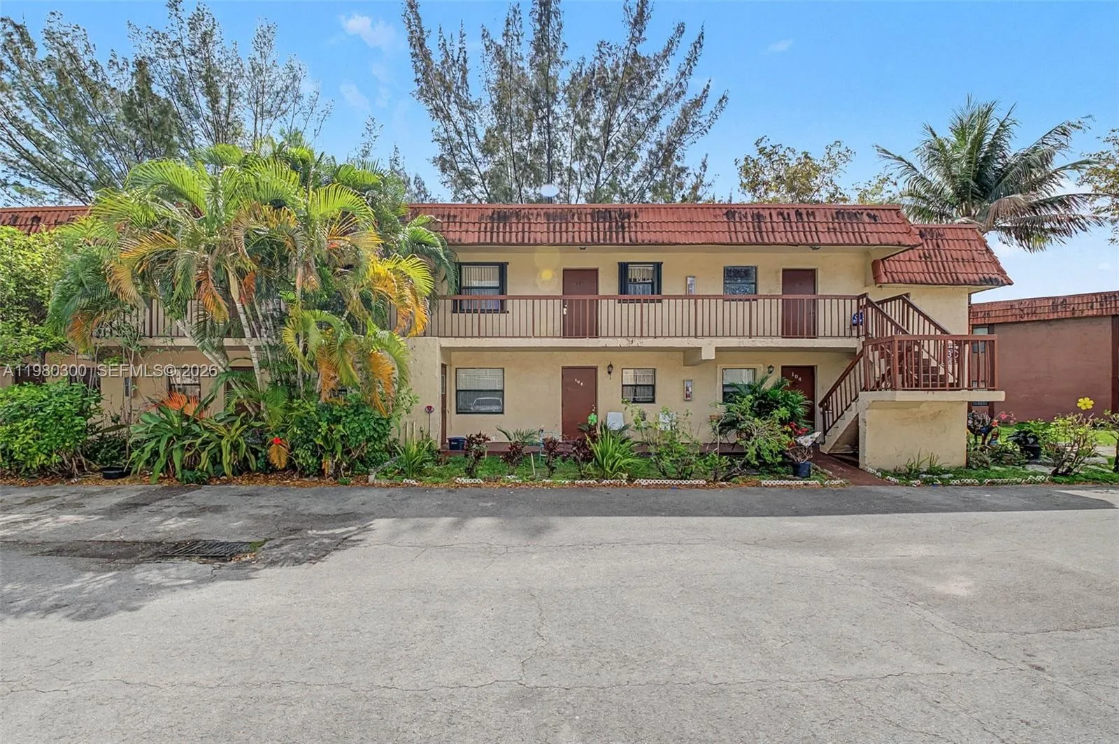 6525 W 26th Dr # 204-37, Hialeah, FL 33016