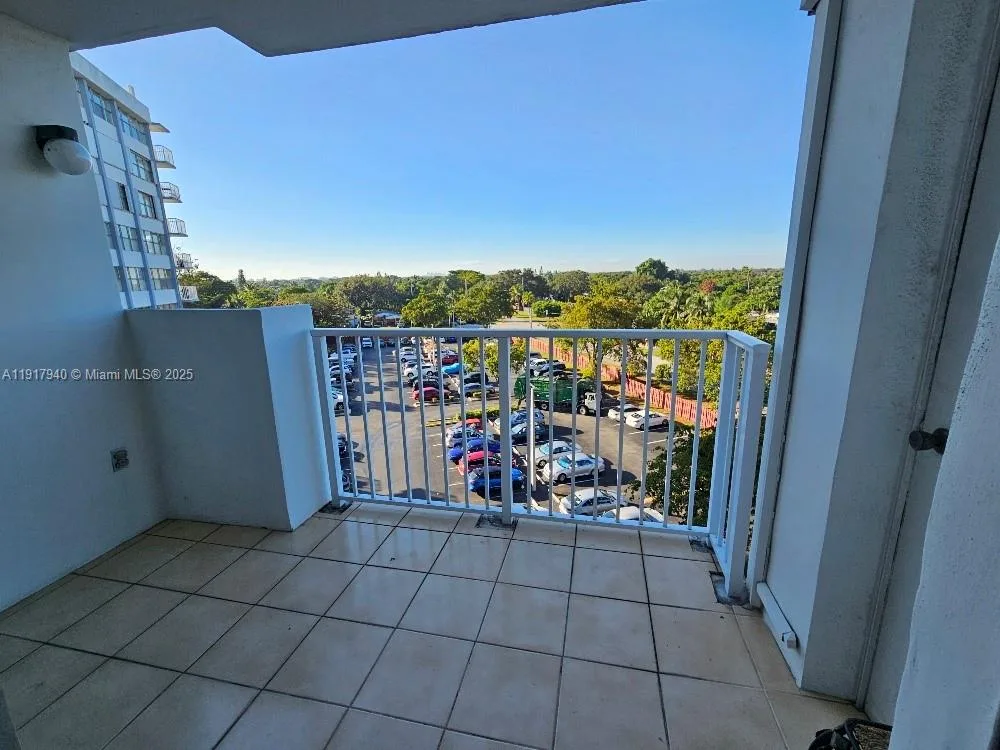 1200 NE Miami Gardens Dr # 605W, Miami, FL 33179 photo 3