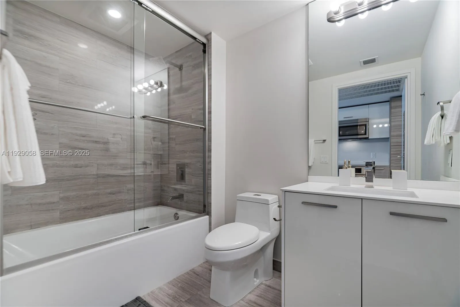 1300 Brickell Bay Dr # 1912, Miami, FL 33131 photo 10