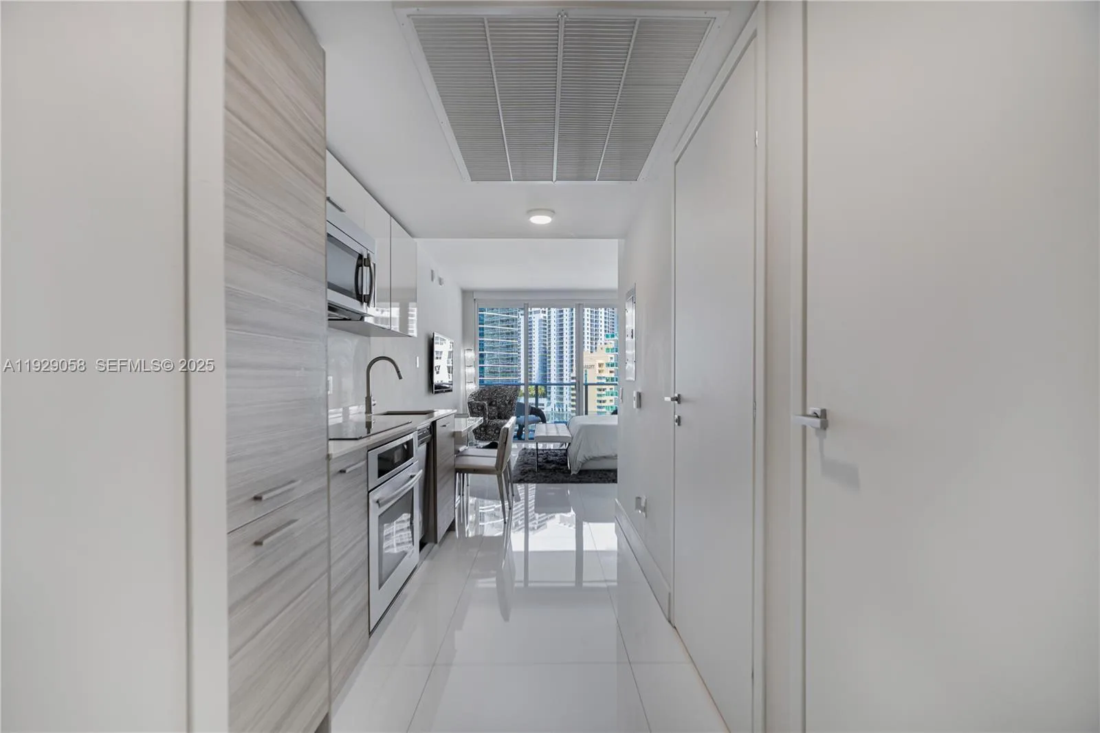 1300 Brickell Bay Dr # 1912, Miami, FL 33131 photo 3