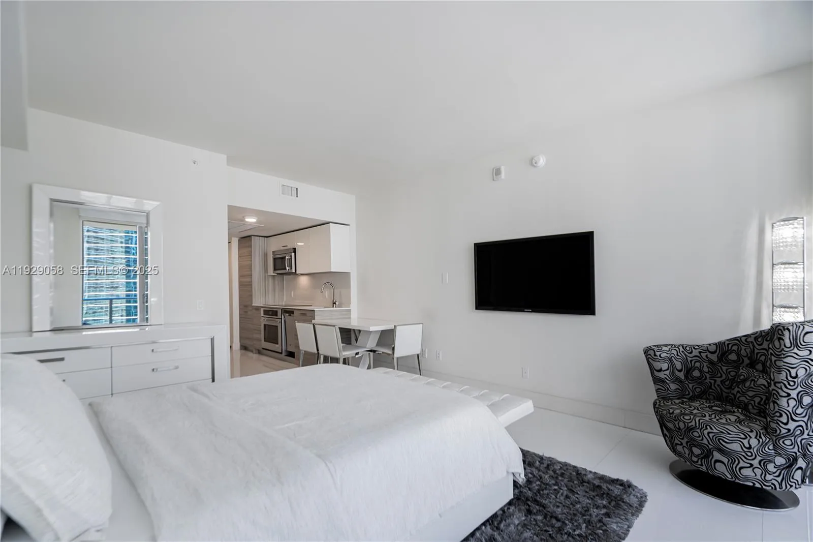 1300 Brickell Bay Dr # 1912, Miami, FL 33131 photo 4