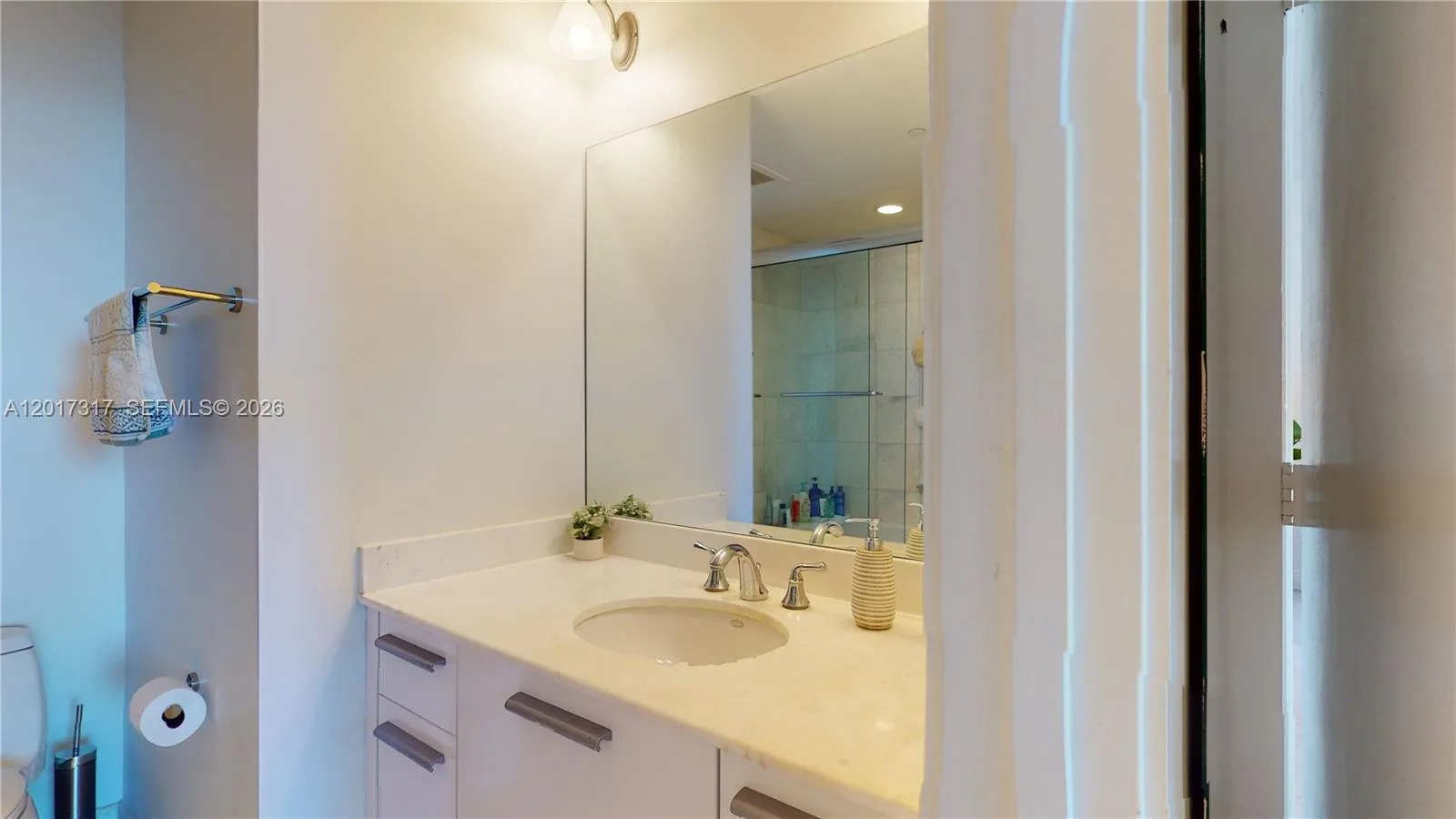 1060 Brickell Ave # 1805, Miami, FL 33131 photo 12