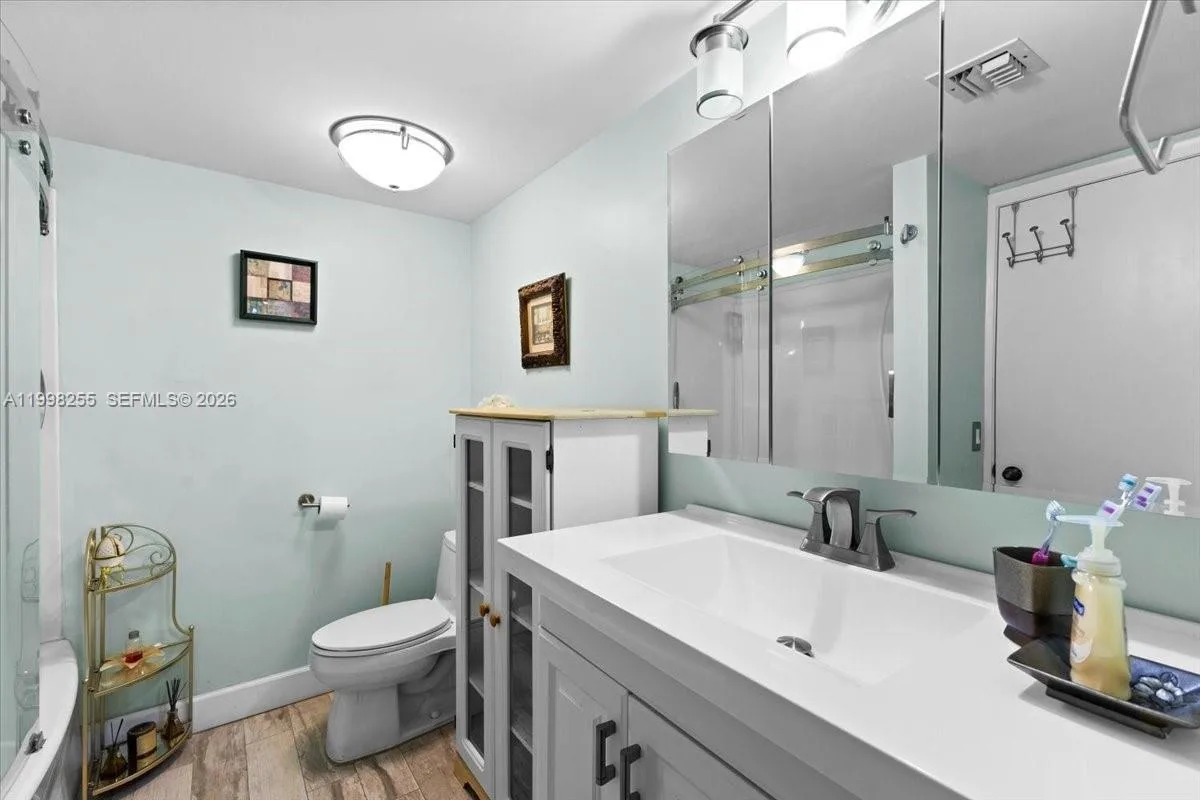 3047 N Oakland Forest Dr # 204, Oakland Park, FL 33309 photo 13