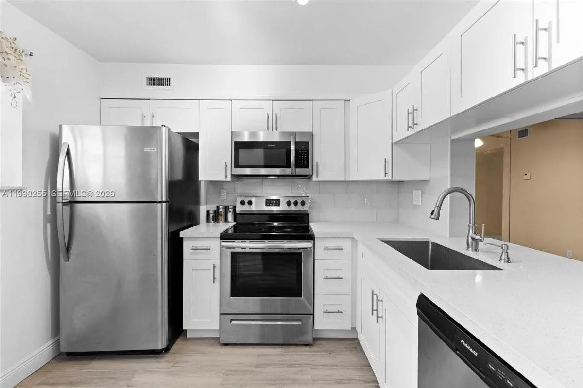 3047 N Oakland Forest Dr # 204, Oakland Park, FL 33309 — zdjęcie 4