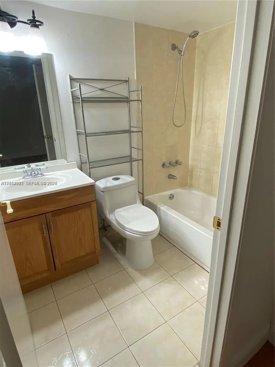 300 W Palm Cir W # 208, Pembroke Pines, FL 33025 photo 7