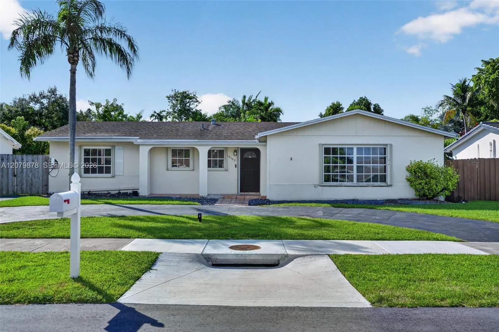 18569 SW 89th Pl, Cutler Bay, FL 33157