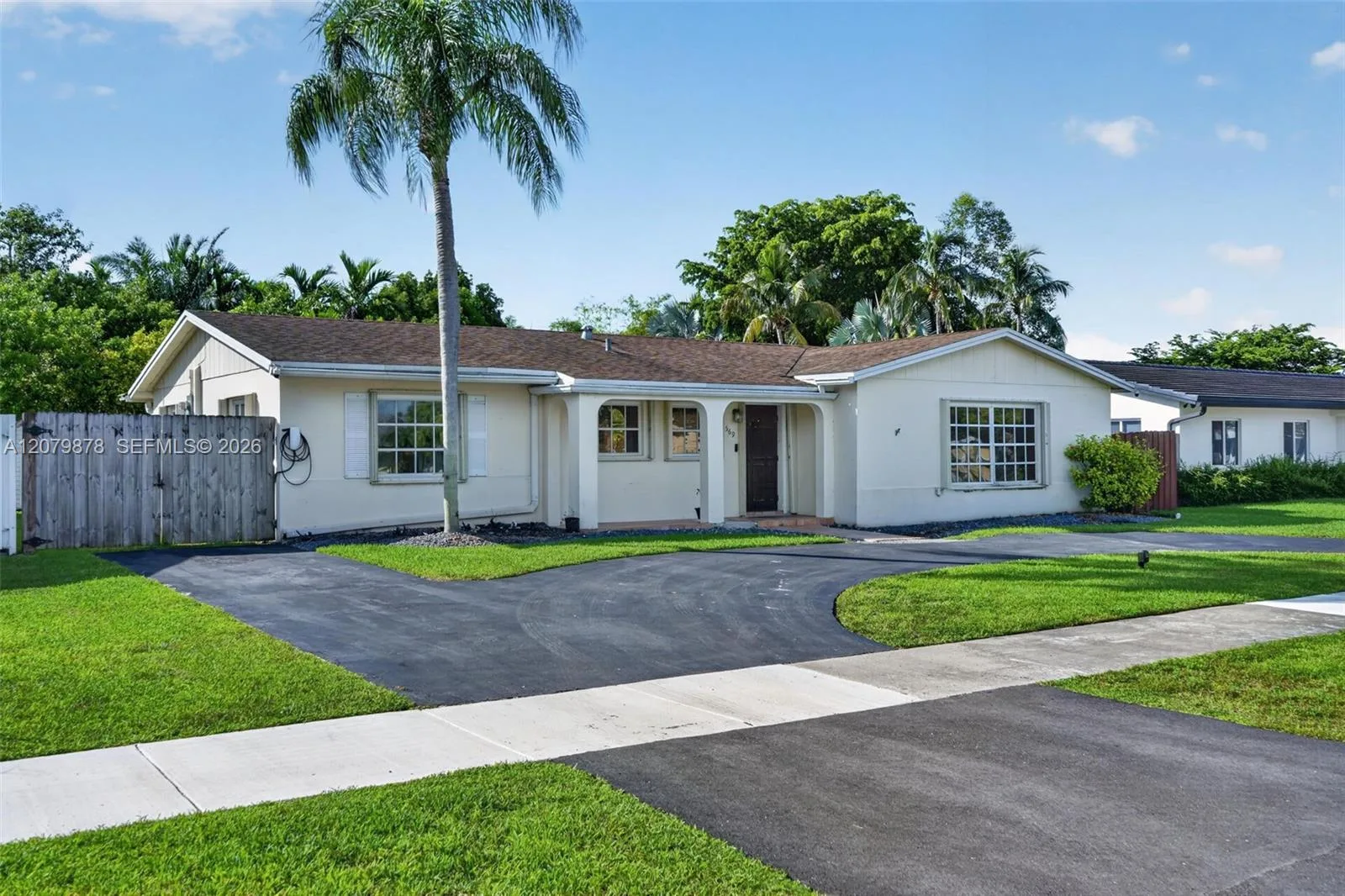 18569 SW 89th Pl, Cutler Bay, FL 33157 photo 2