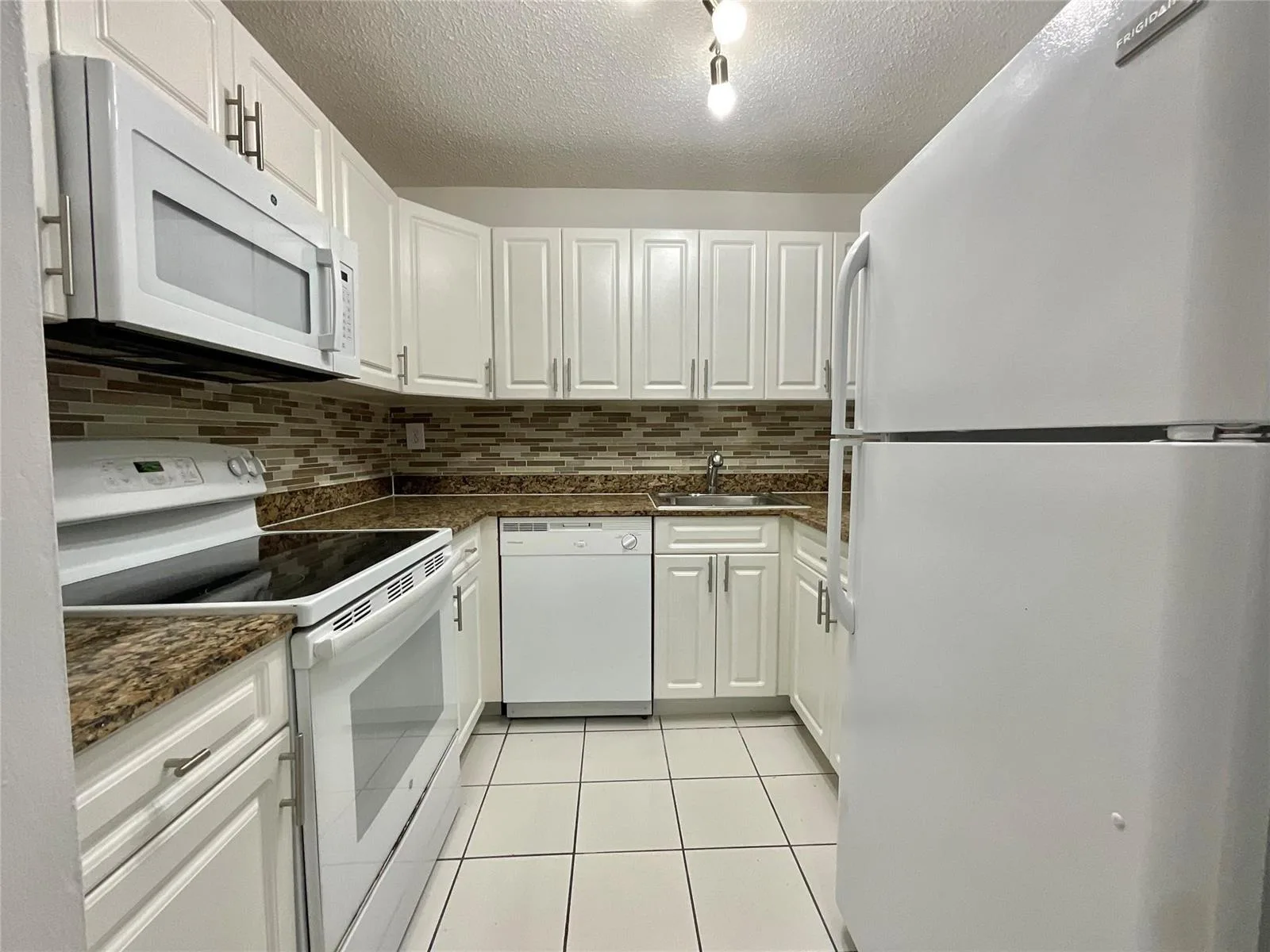 9517 Fontainebleau Boulevard # 501-604, Miami, FL 33172