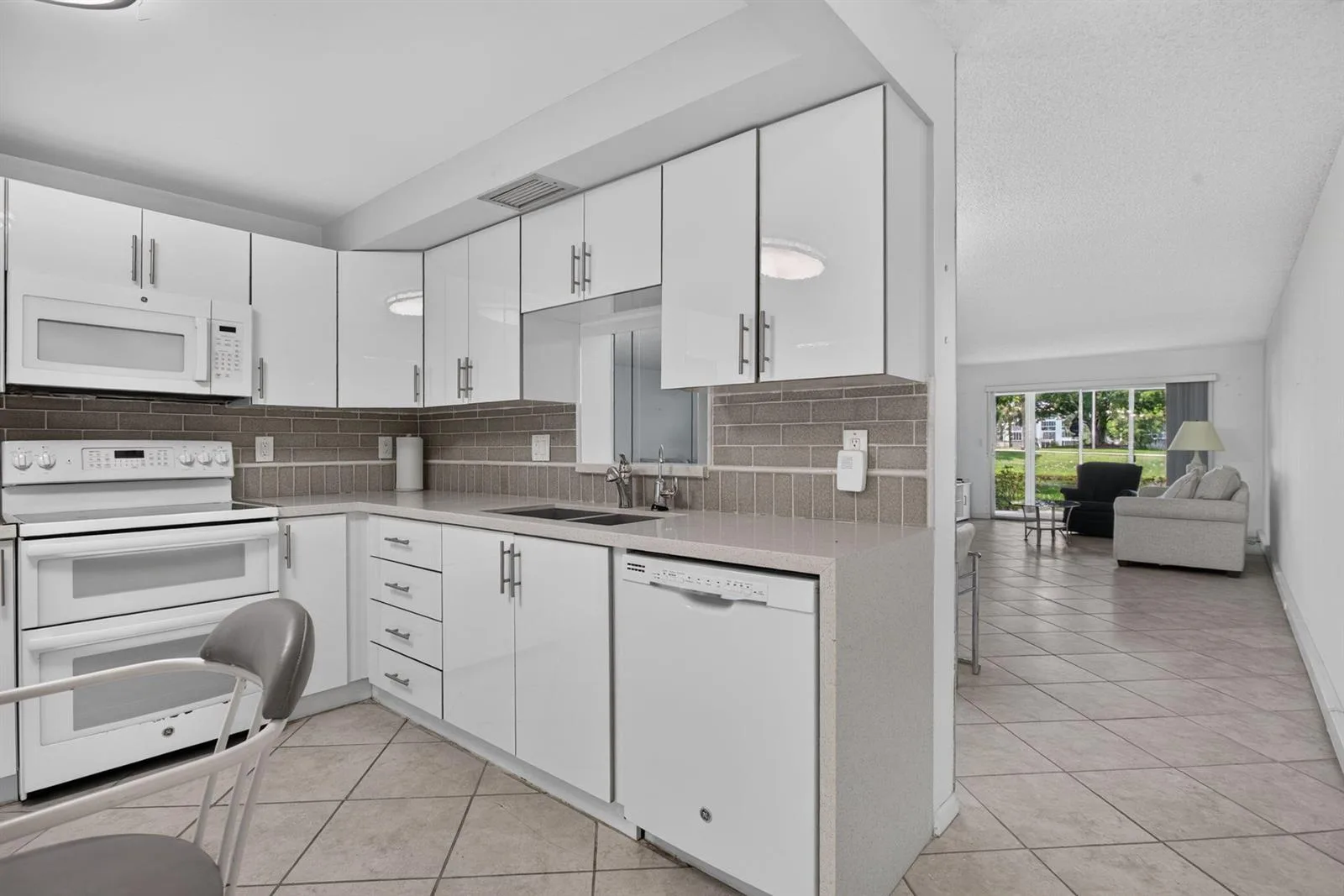 2006 GRANADA Drive # J1, Coconut Creek, FL 33066 photo 2