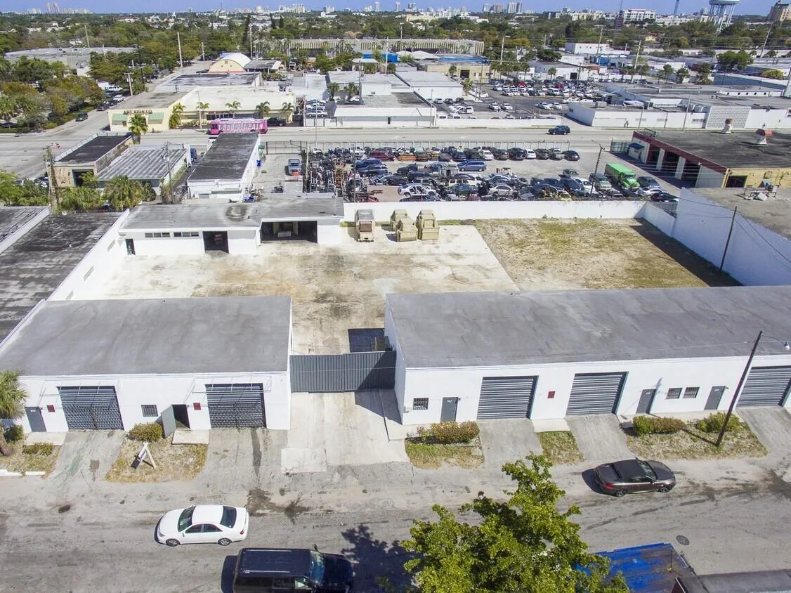 842 NW 7th Terrace NW, Fort Lauderdale, FL 33311 photo 4