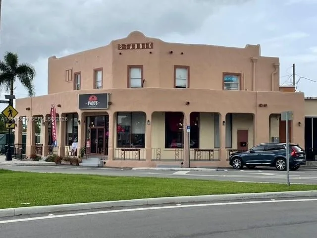 45 Curtiss Pkwy, Miami Springs, FL 33166