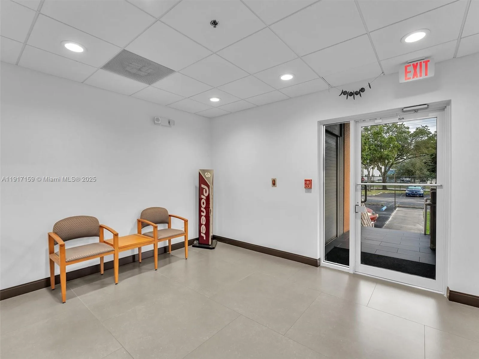10855 NW 27th St, Doral, FL 33172 photo 4
