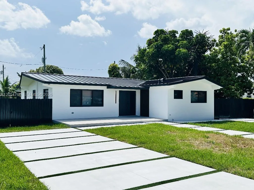 430 SW 100th Ave, Sweetwater, FL 33174