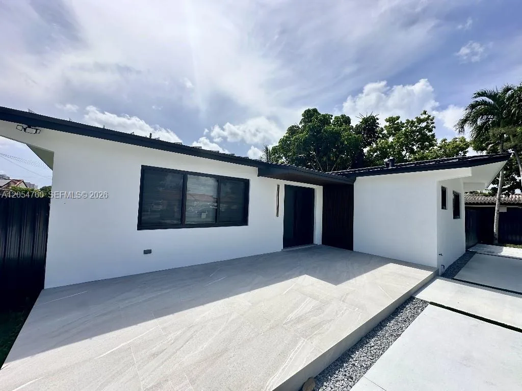 430 SW 100th Ave, Sweetwater, FL 33174 photo 3