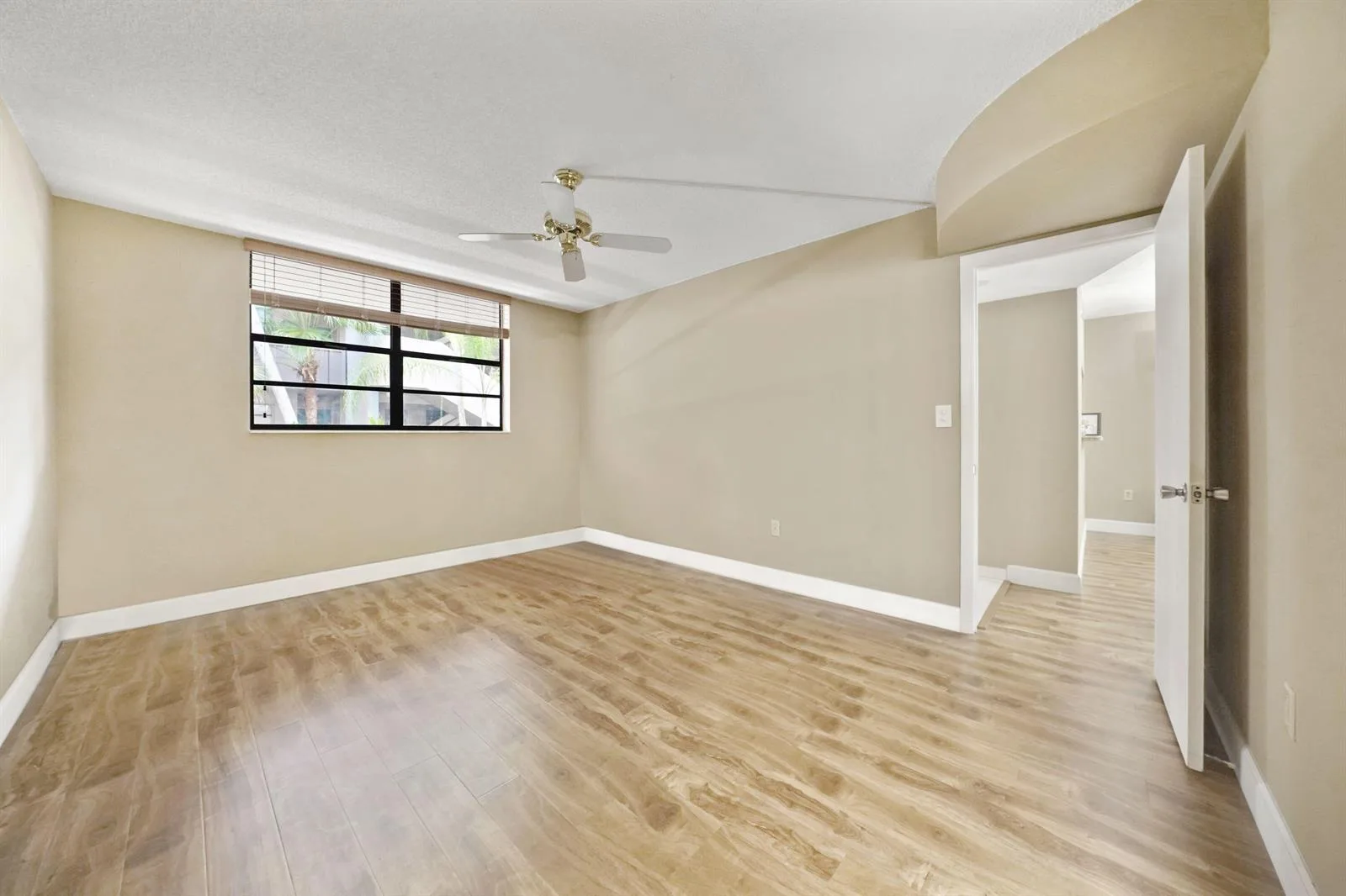 901 Colony Point Circle # 207, Pembroke Pines, FL 33026 photo 13