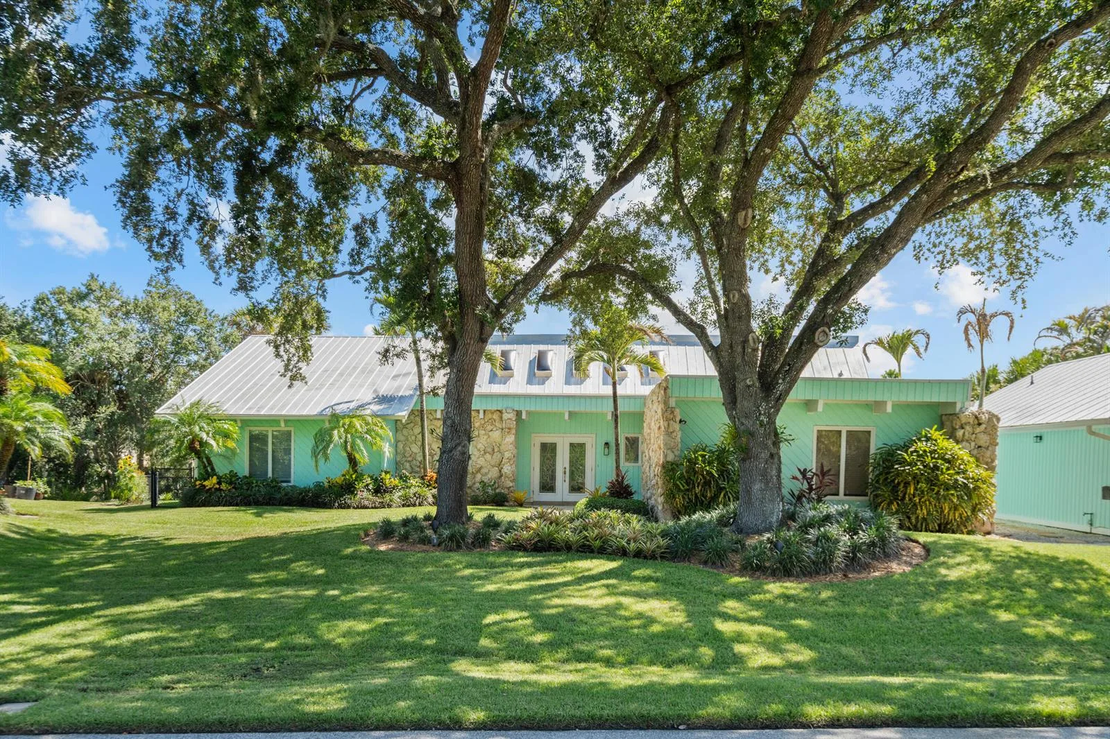 220 SW WILLOW LAKE Trail, Stuart, FL 34997 photo 2