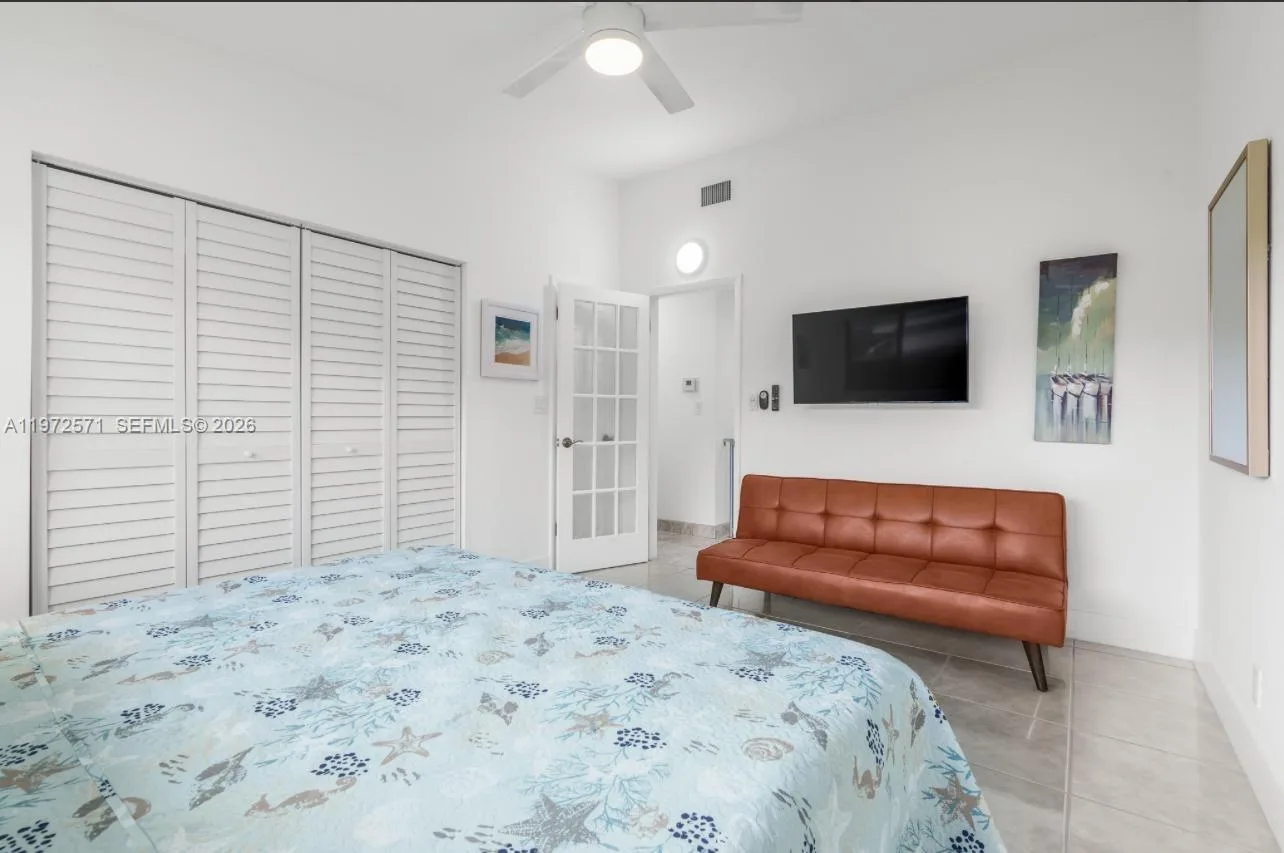 811 N Highland Dr, Hollywood, FL 33021 photo 10