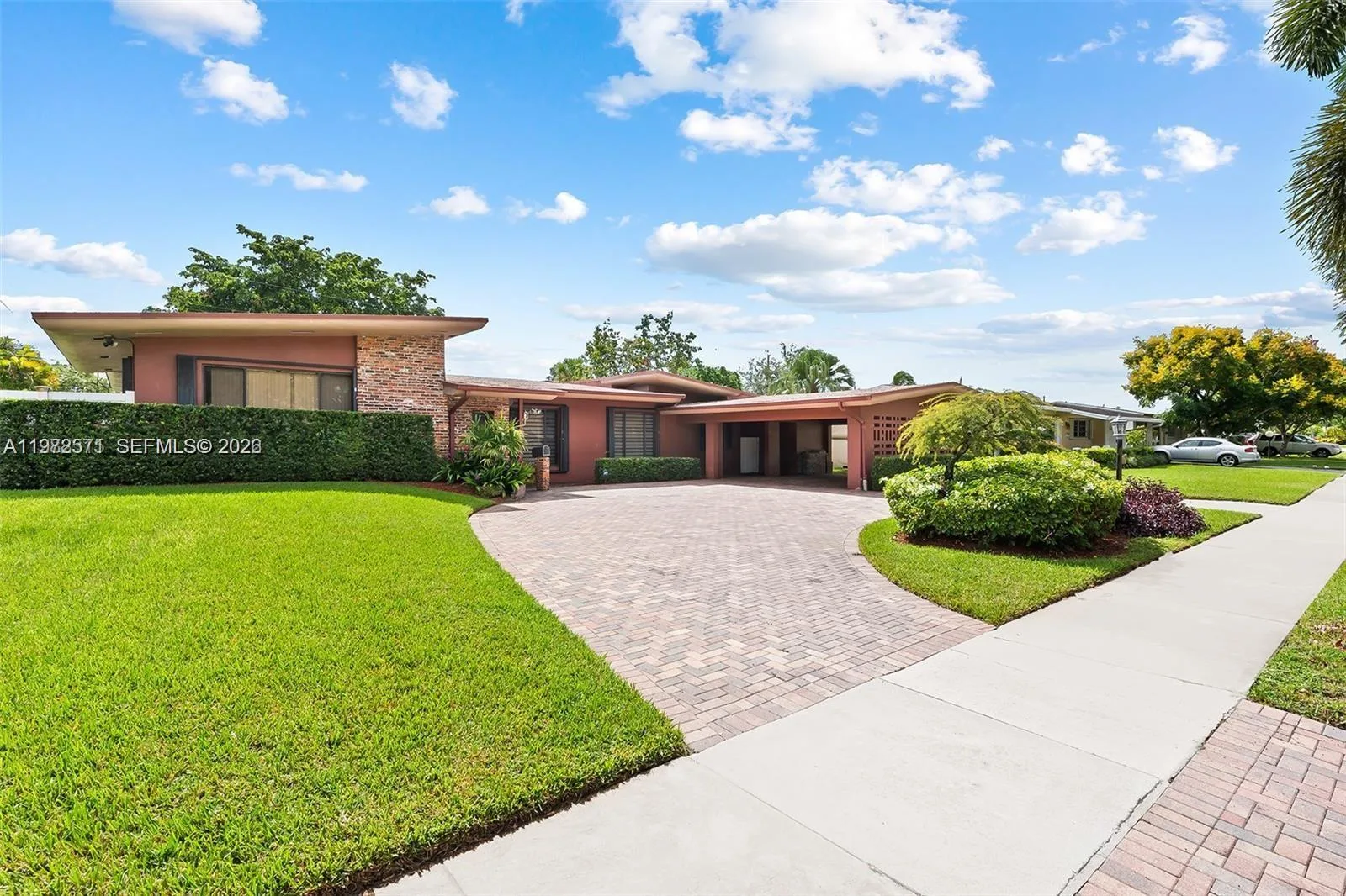 811 N Highland Dr, Hollywood, FL 33021 photo 2