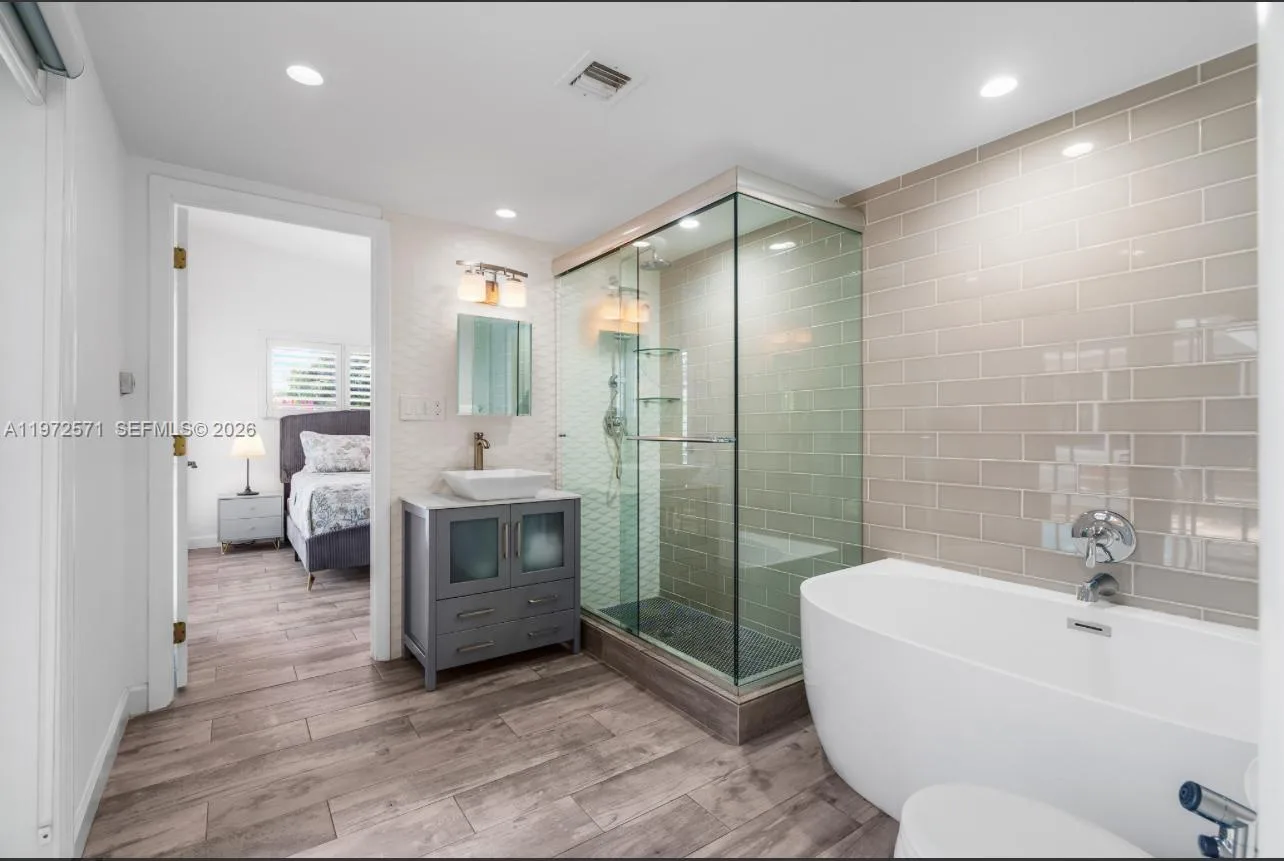 811 N Highland Dr, Hollywood, FL 33021 photo 3