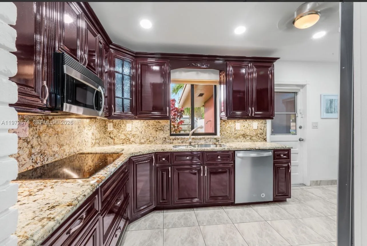 811 N Highland Dr, Hollywood, FL 33021 photo 6