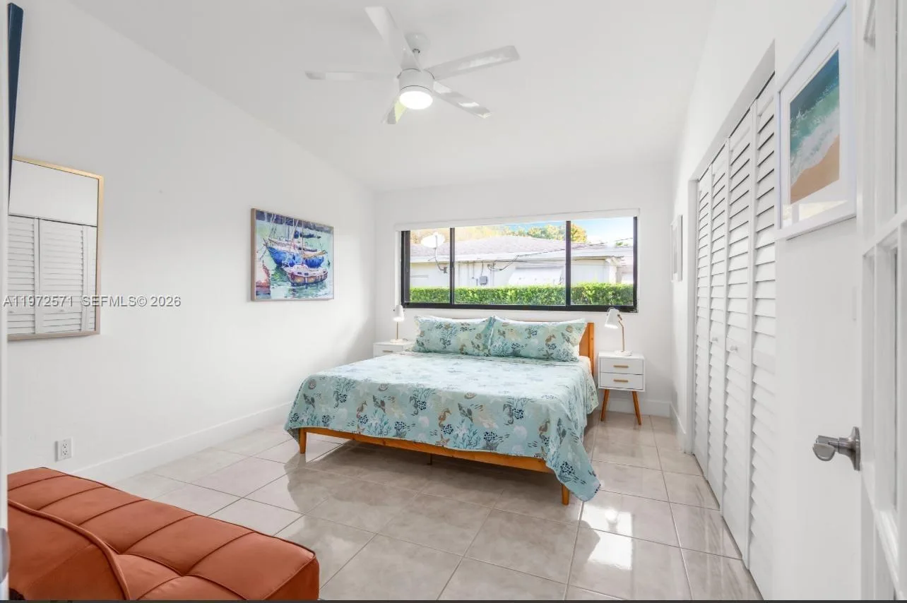 811 N Highland Dr, Hollywood, FL 33021 photo 9