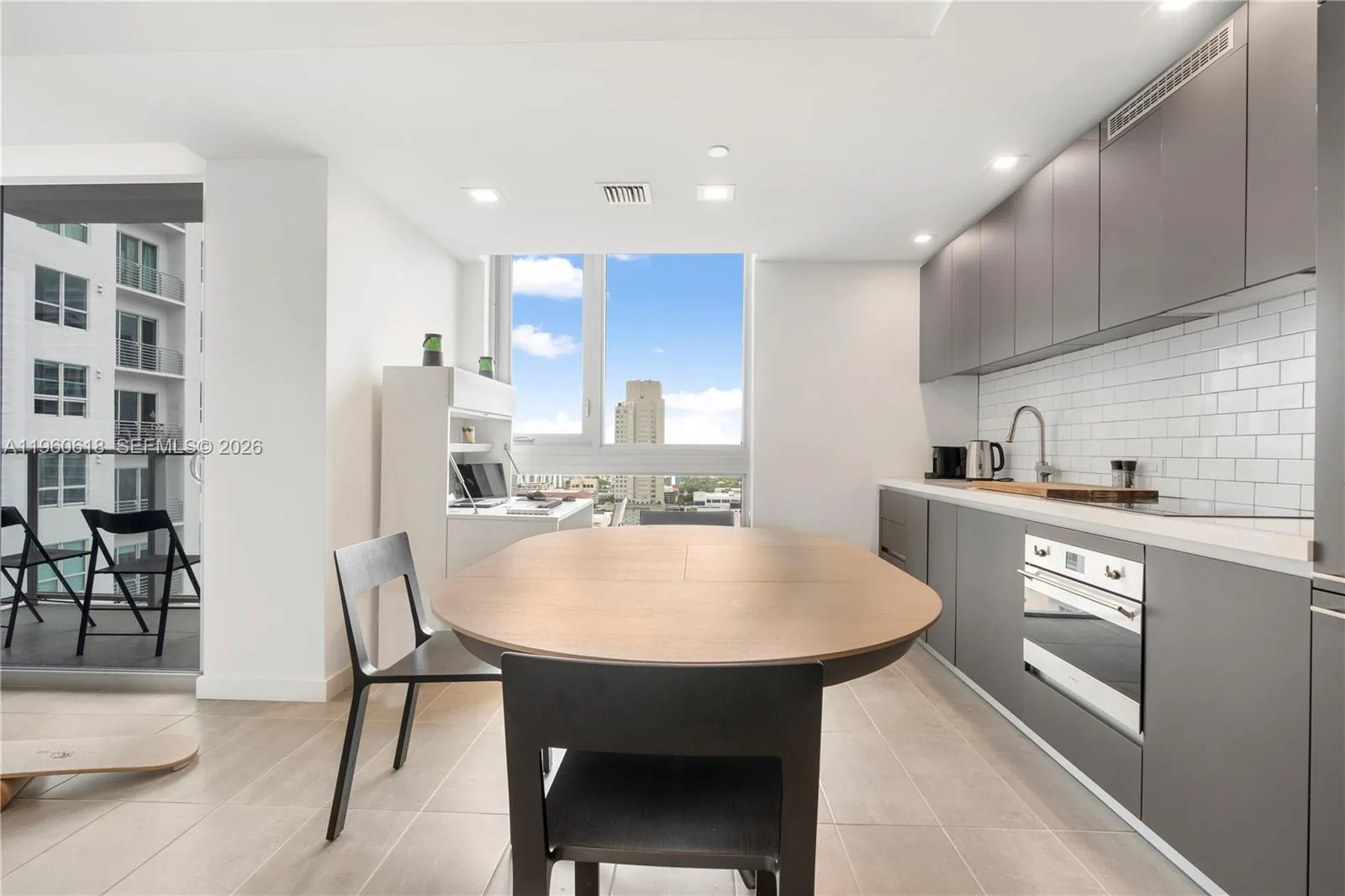 227 NE 2nd St # 2602, Miami, FL 33132 photo 10