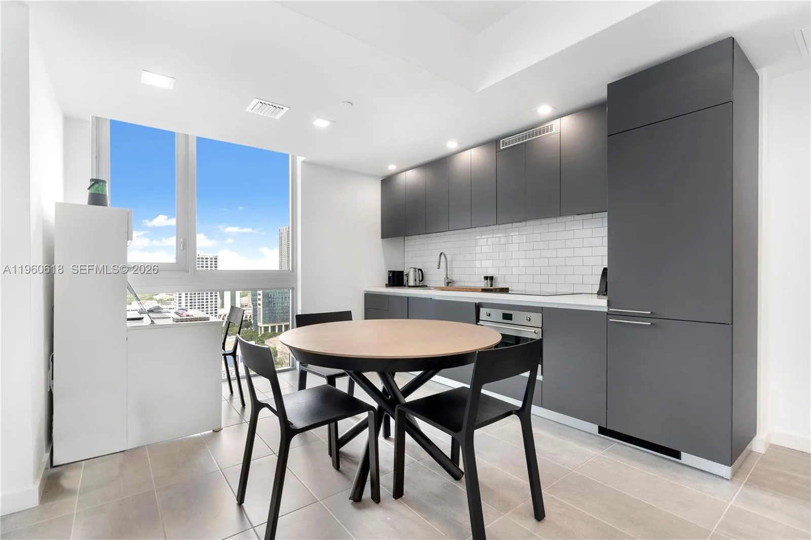 227 NE 2nd St # 2602, Miami, FL 33132 photo 11