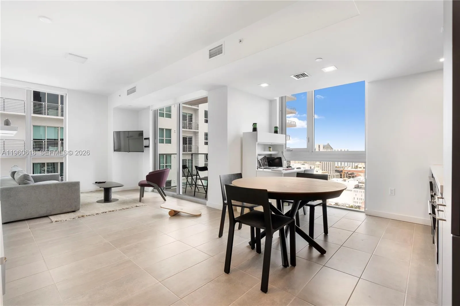 227 NE 2nd St # 2602, Miami, FL 33132 photo 12