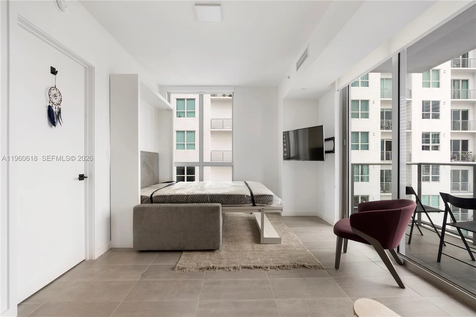 227 NE 2nd St # 2602, Miami, FL 33132 photo 4