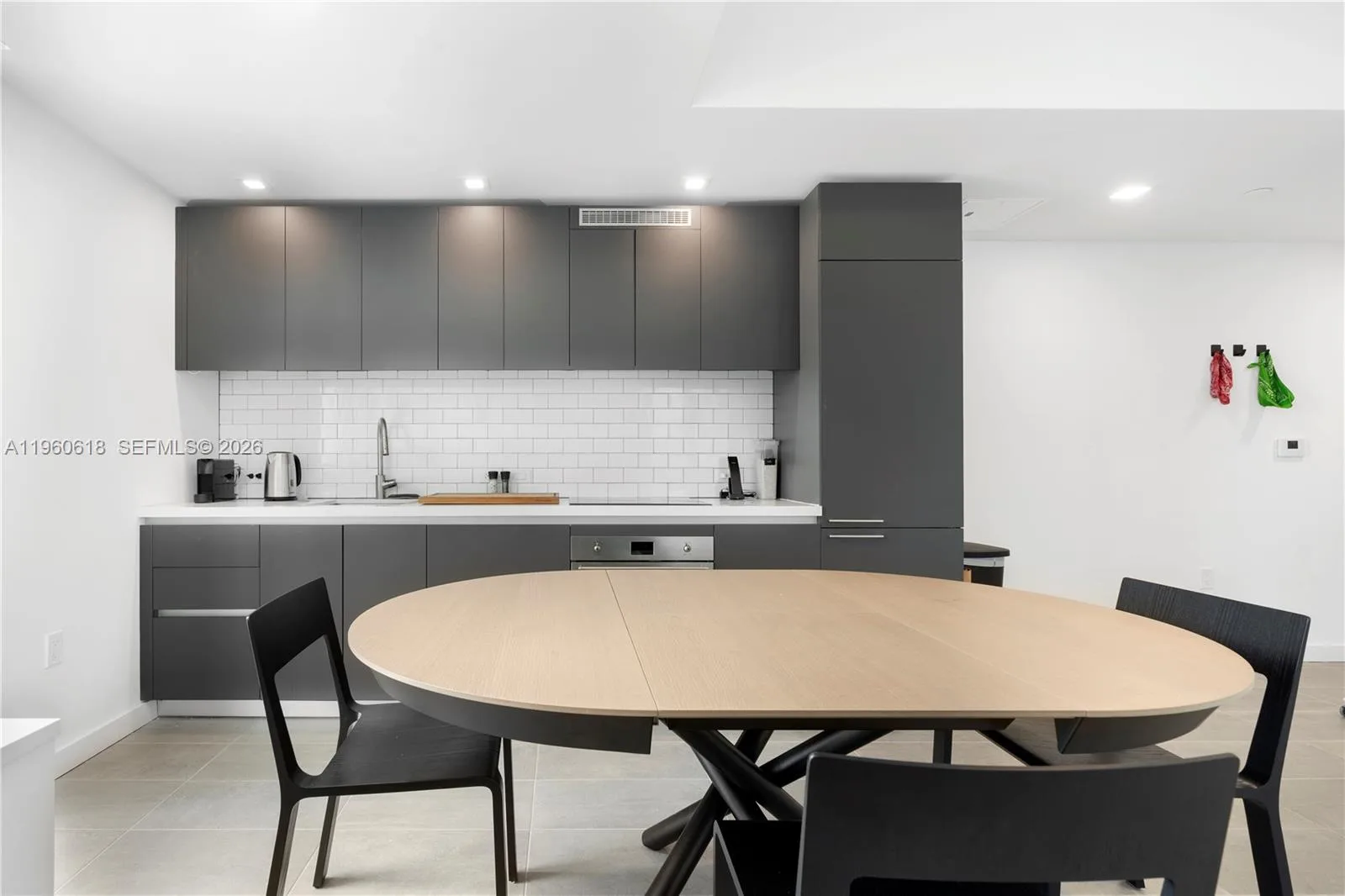 227 NE 2nd St # 2602, Miami, FL 33132 photo 8