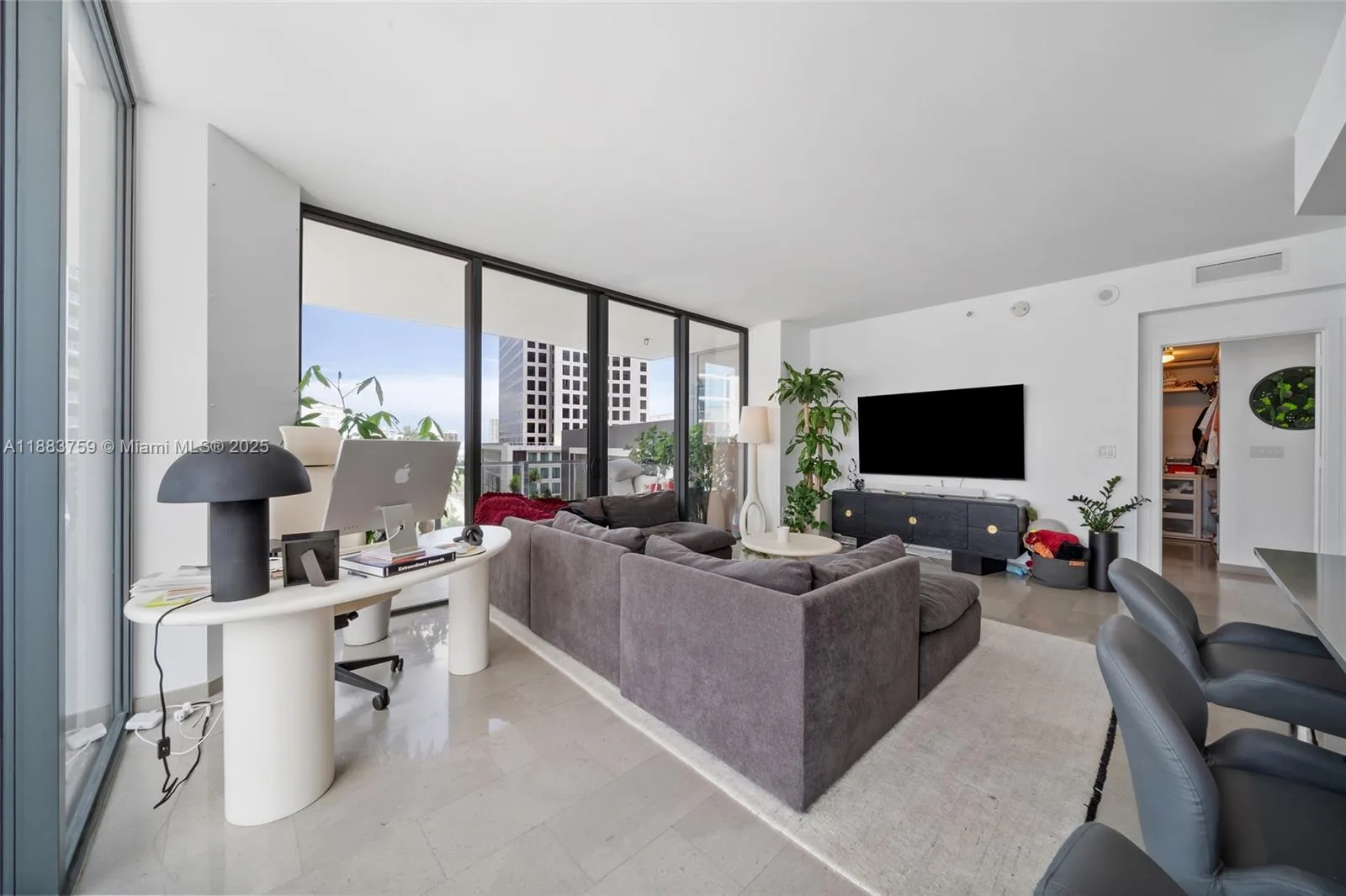 68 SE 6th St # 811, Miami, FL 33131 photo 10