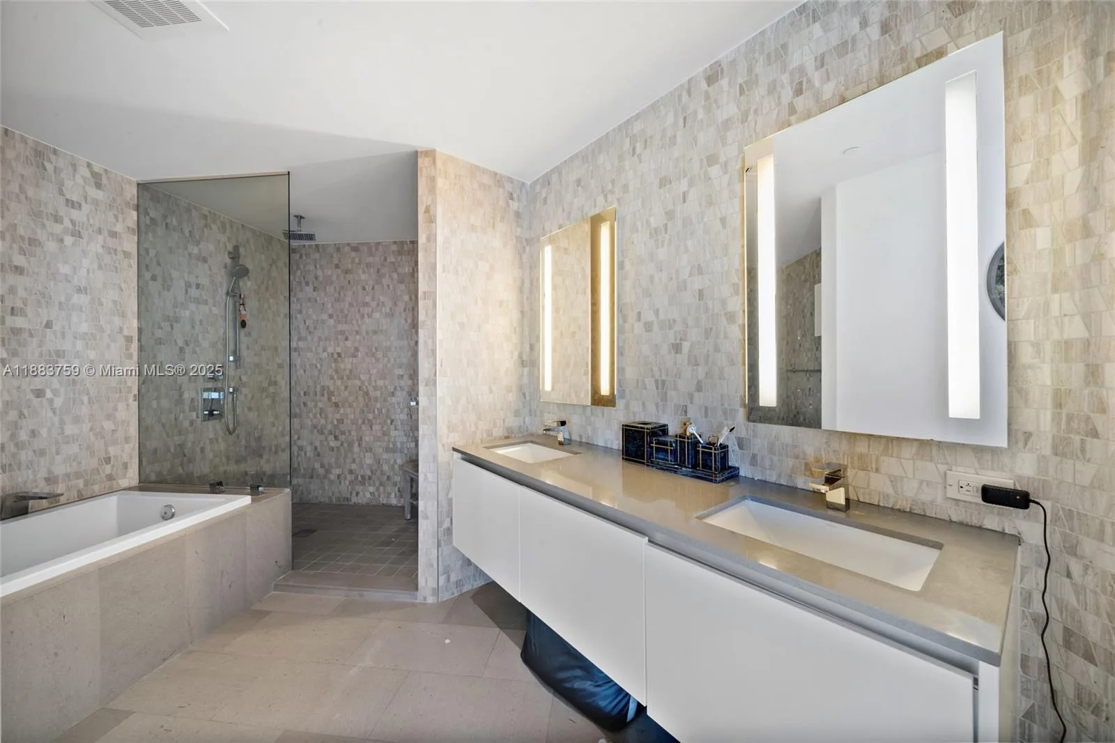 68 SE 6th St # 811, Miami, FL 33131 photo 13
