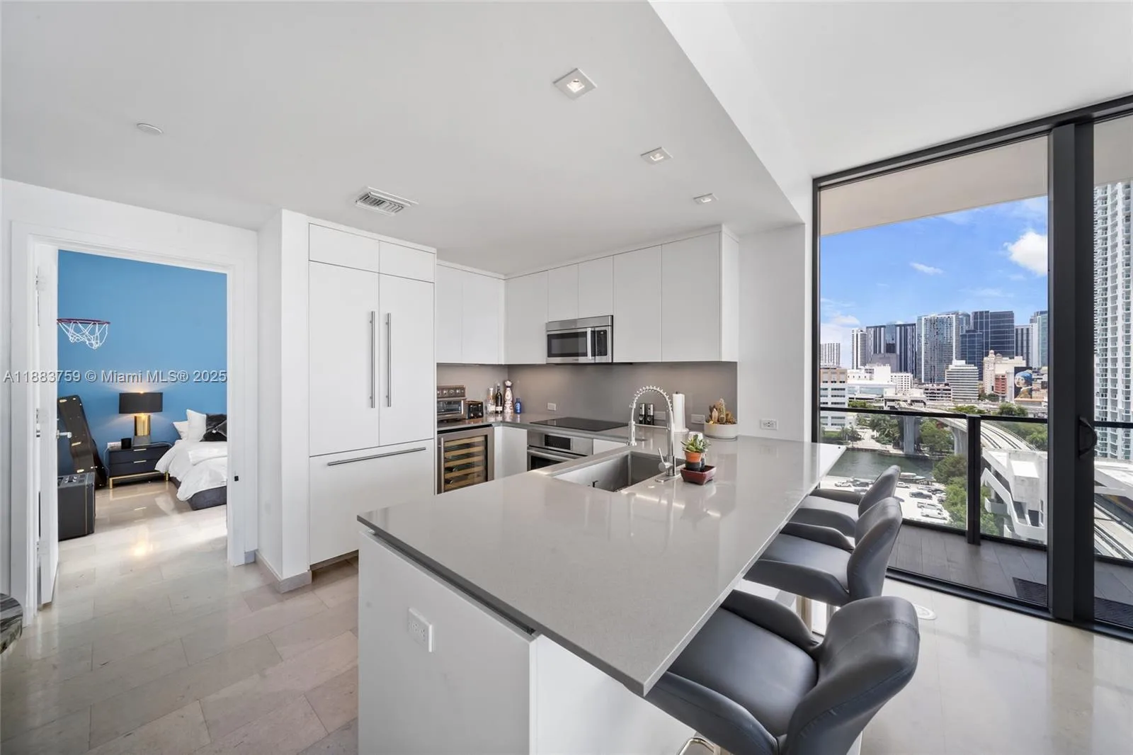 68 SE 6th St # 811, Miami, FL 33131 photo 3