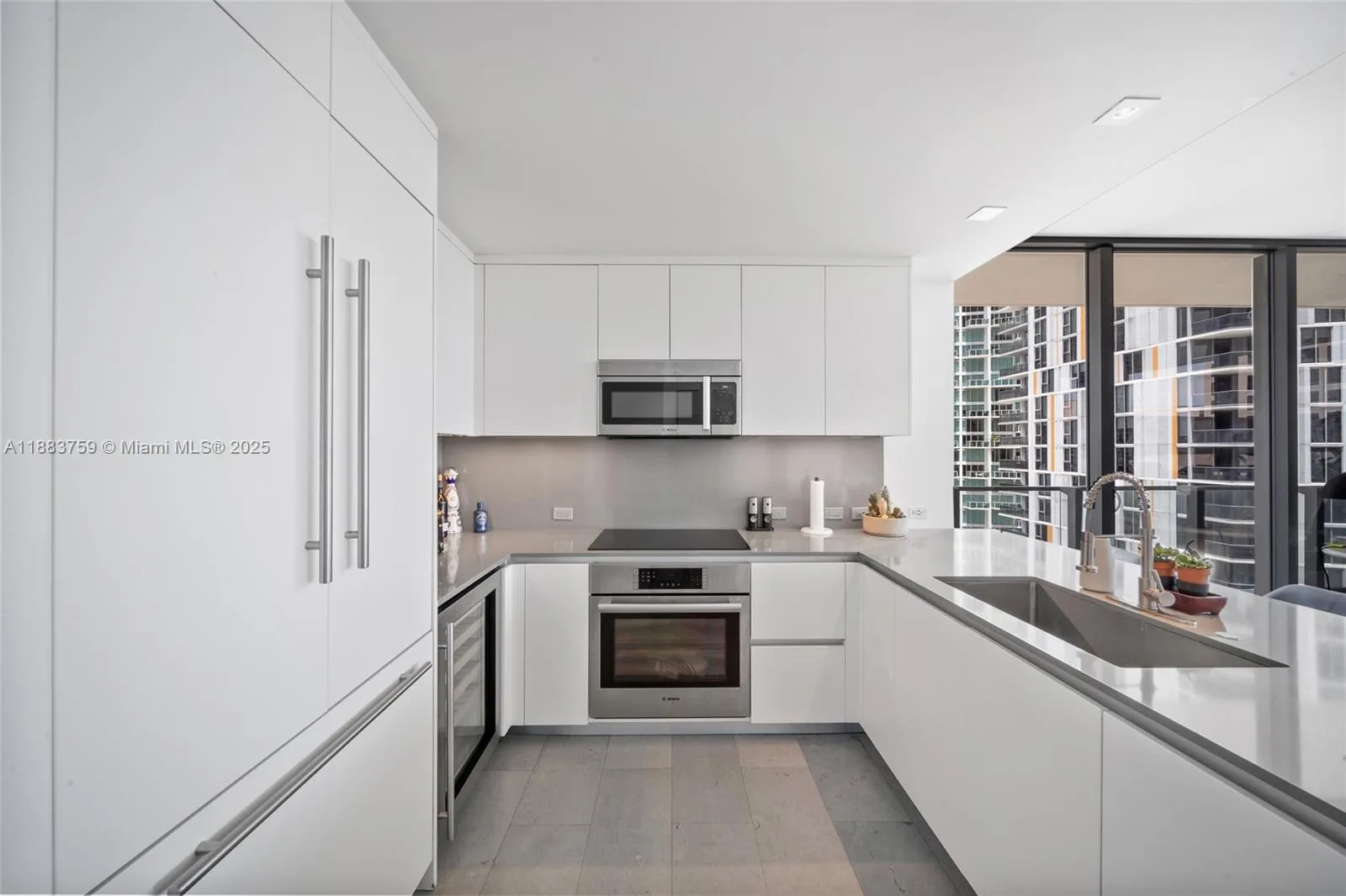 68 SE 6th St # 811, Miami, FL 33131 photo 4