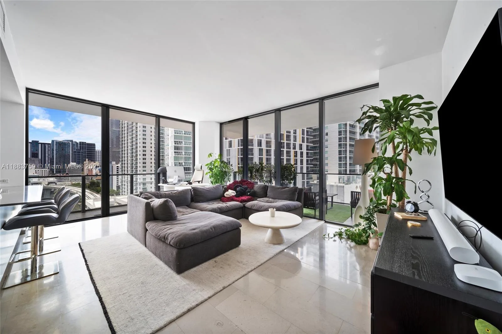 68 SE 6th St # 811, Miami, FL 33131 photo 5