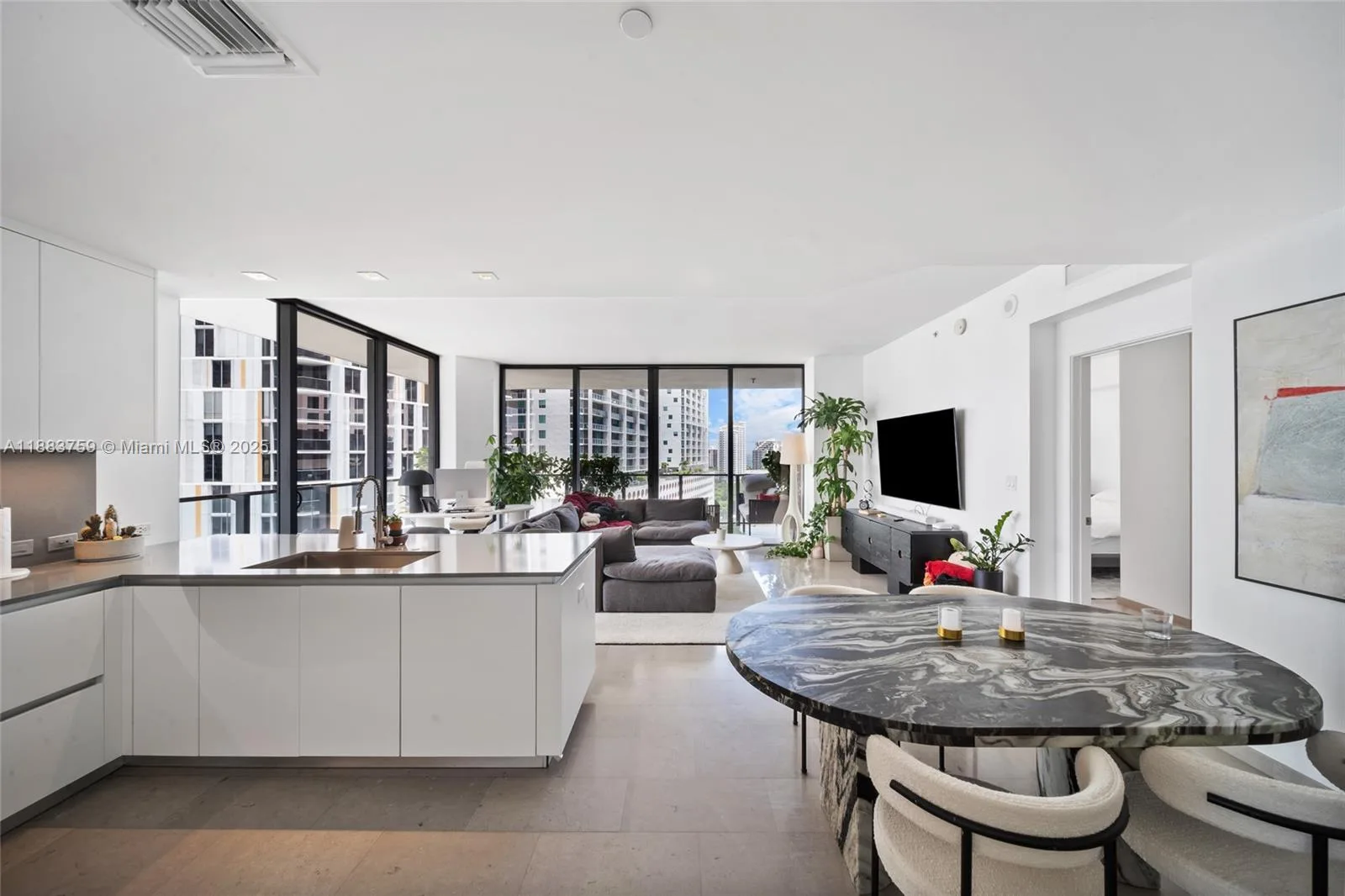 68 SE 6th St # 811, Miami, FL 33131 photo 7