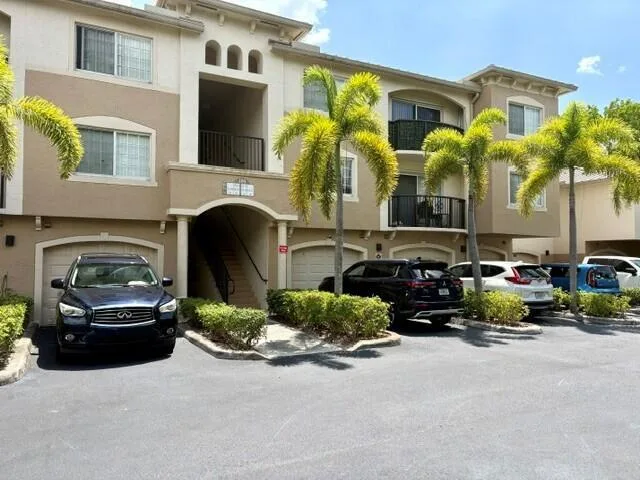 100 Crestwood Court N # 108, Royal Palm Beach, FL 33411