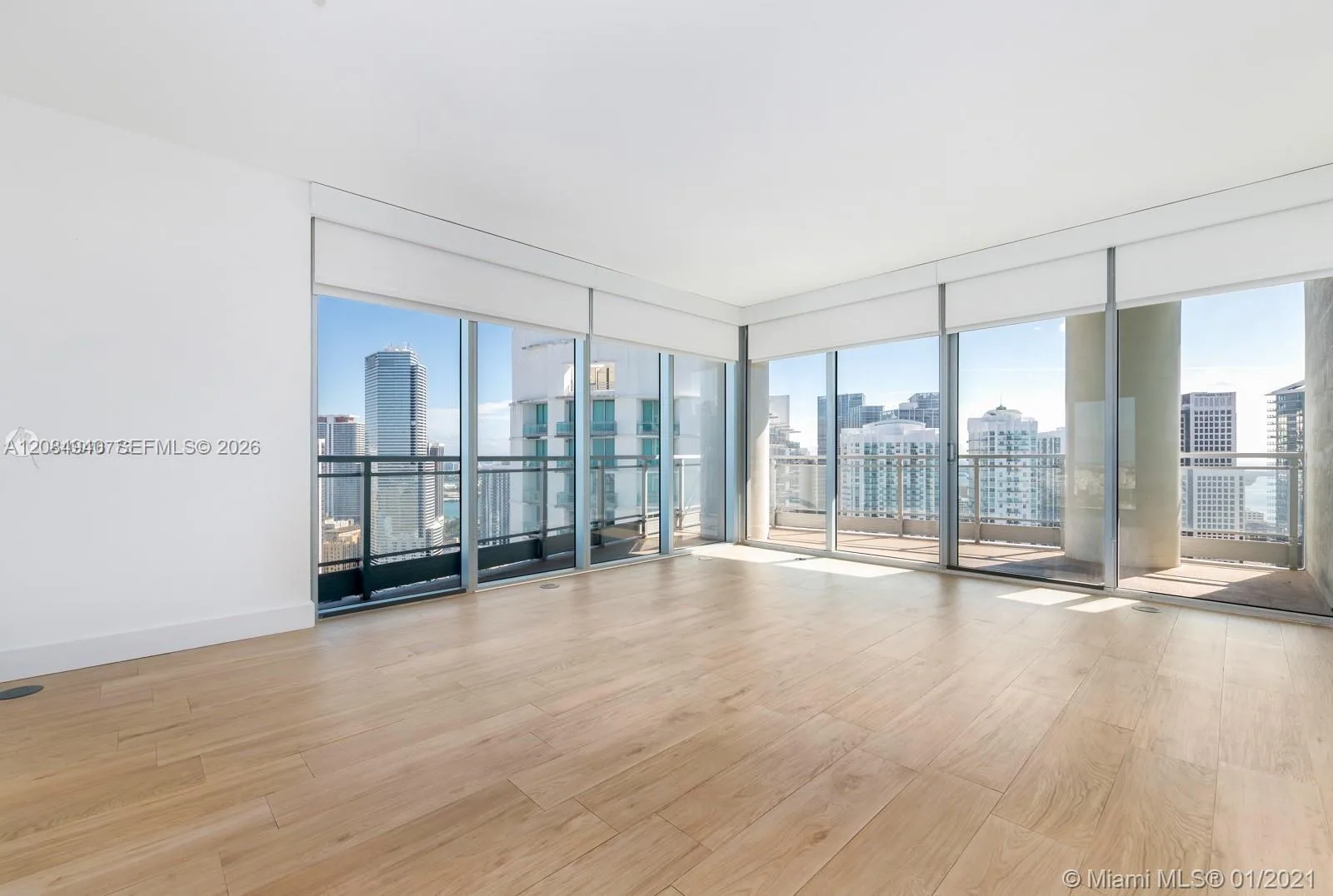 90 SW 3rd St # 4004, Miami, FL 33130