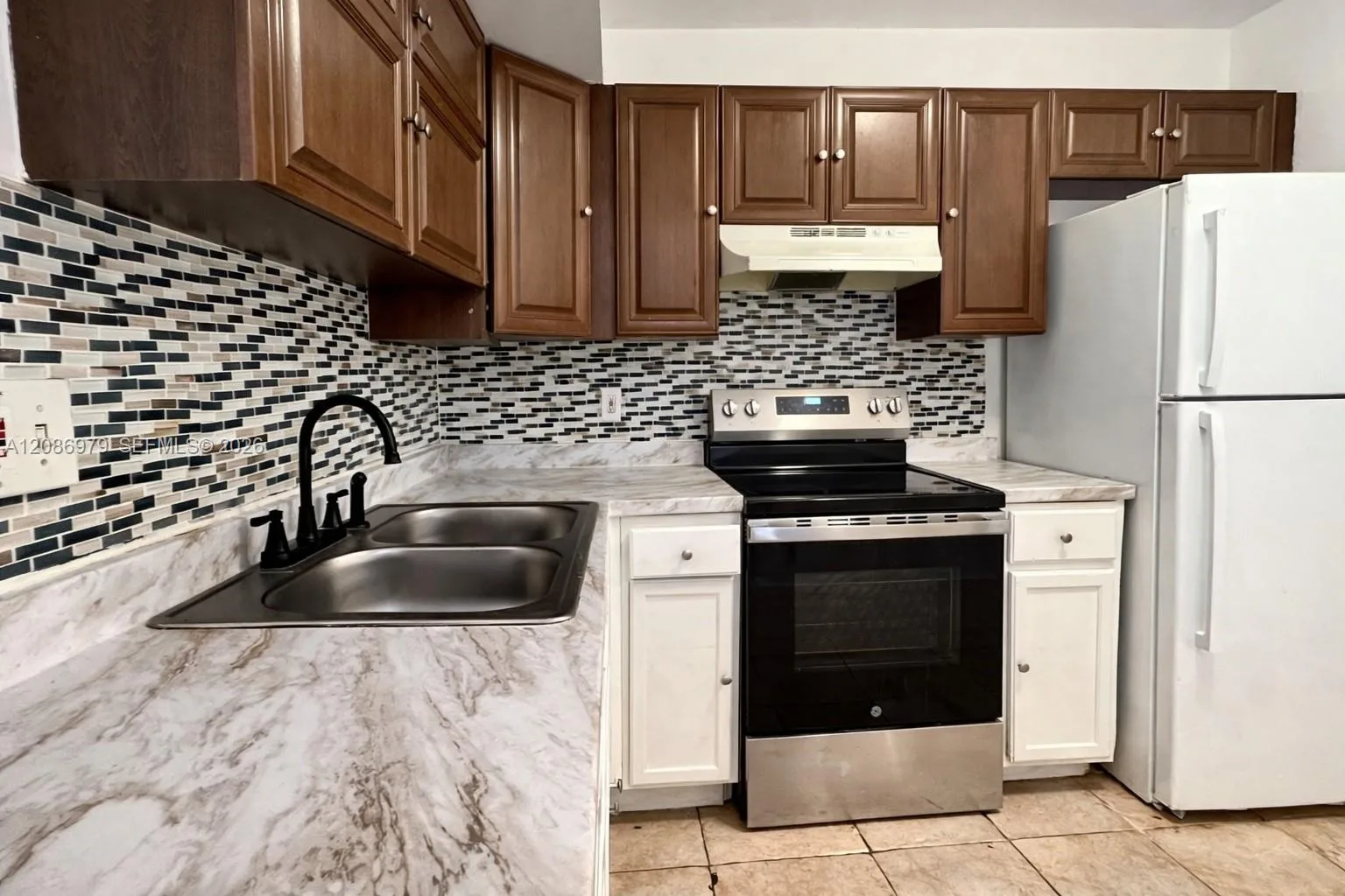3700 NW 21st St # 109, Lauderdale Lakes, FL 33311