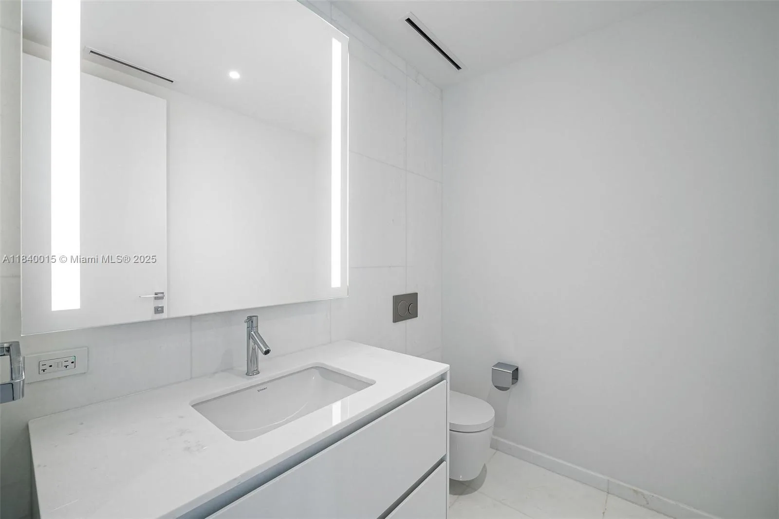 300 Biscayne Boulevard Way # 2906W, Miami, FL 33131