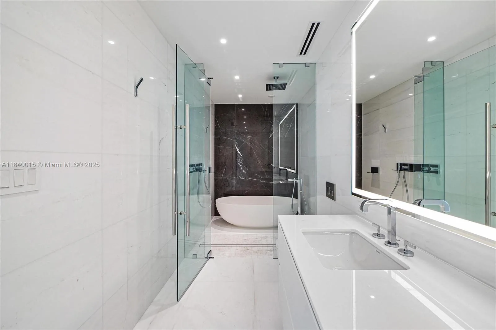 300 Biscayne Boulevard Way # 2906W, Miami, FL 33131 photo 13