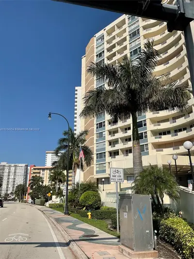 PARKER DORADO CONDO