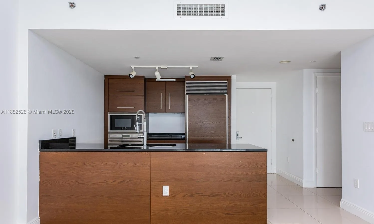 465 Brickell Ave # 3806, Miami, FL 33131 photo 4