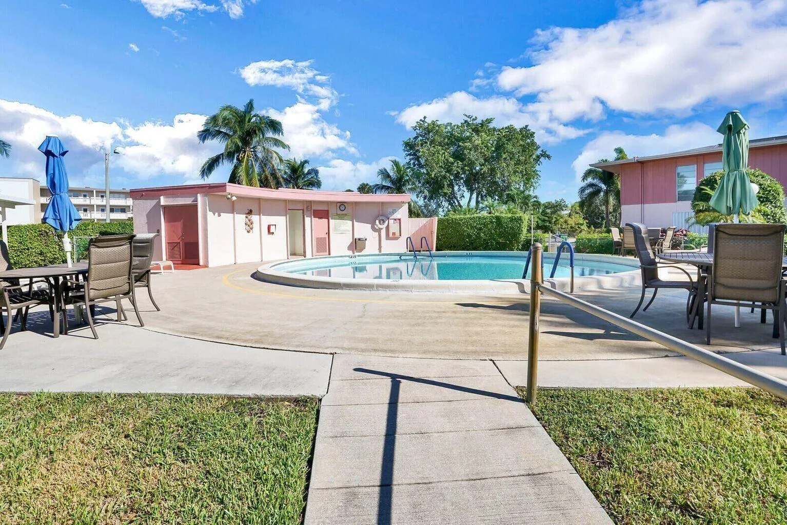 11 Golfs Edge E # E, West Palm Beach, FL 33417