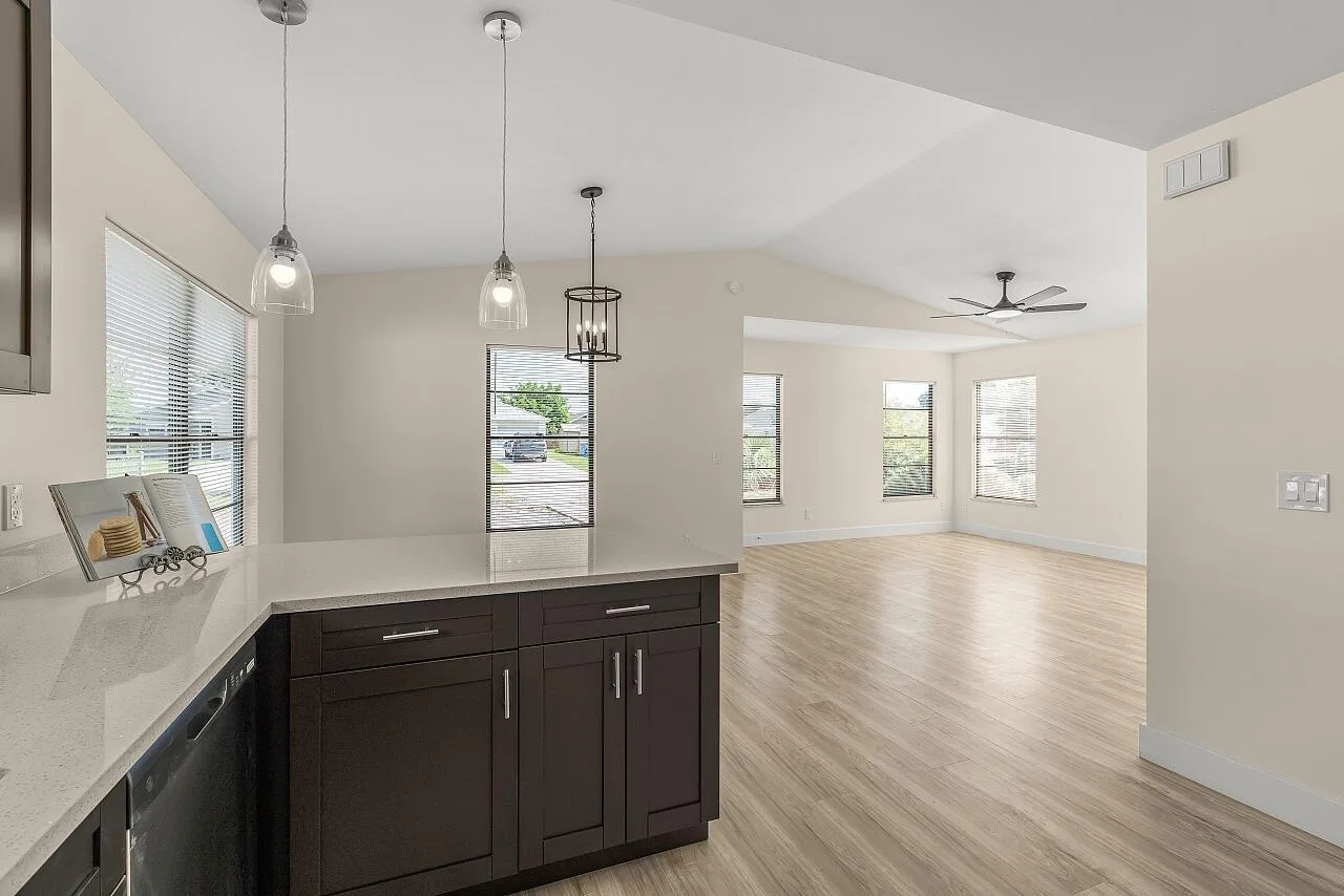431 14TH Street SW, Vero Beach, FL 32962 photo 2