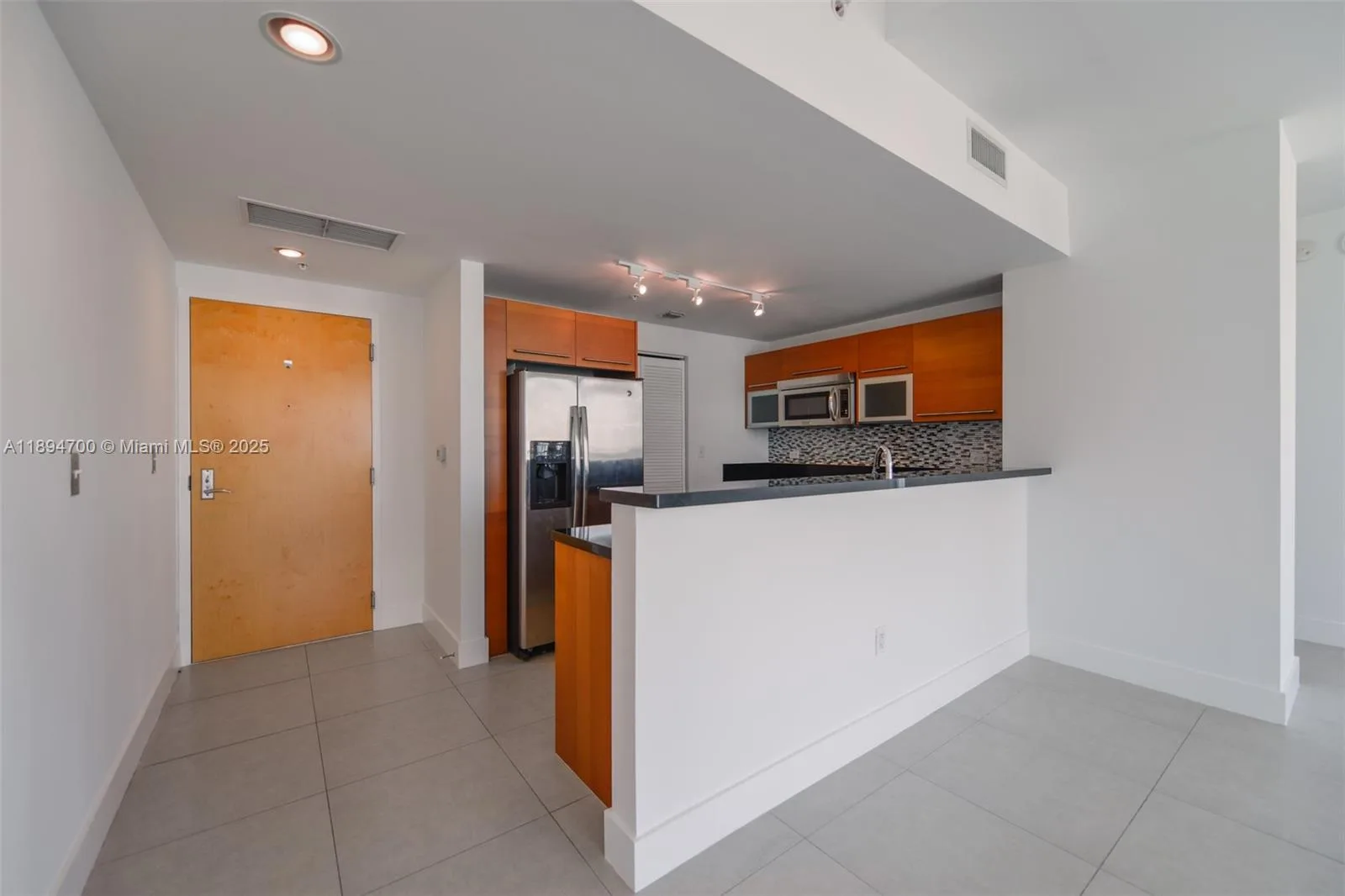 253 NE 2nd St # 3902, Miami, FL 33132 photo 12