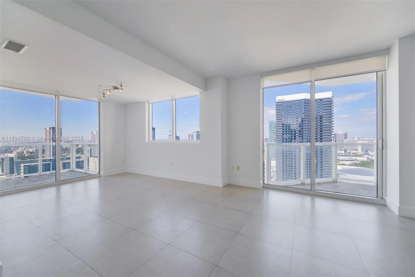 253 NE 2nd St # 3902, Miami, FL 33132 photo 8